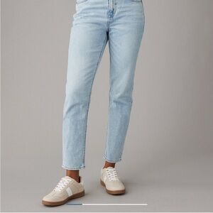 American Eagle Strigid Mom Jeans